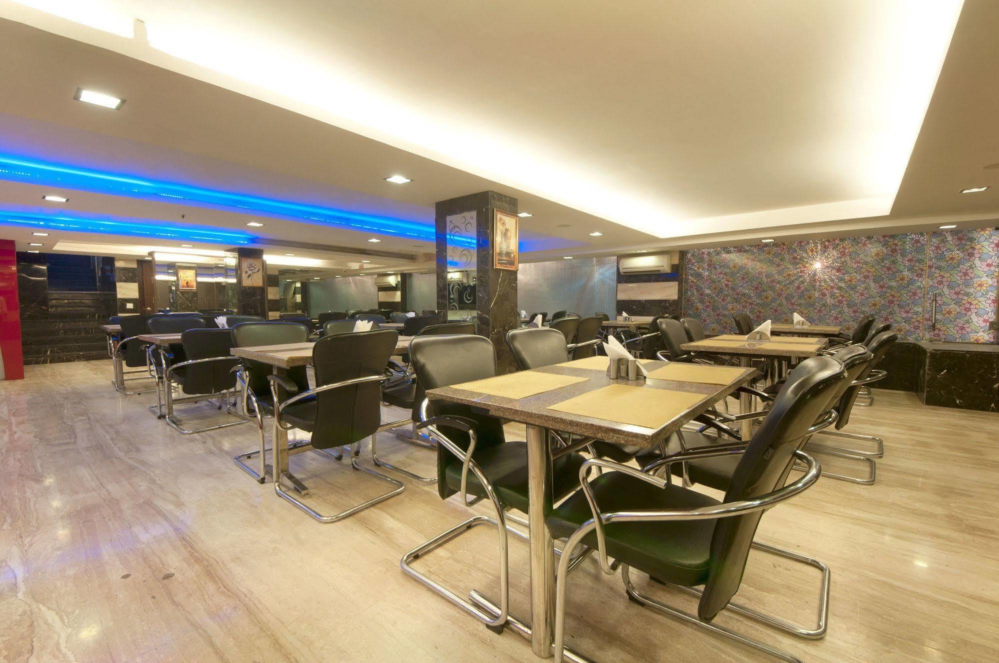 Hotel Amaltas International - Delhi-16 New Delhi Ngoại thất bức ảnh