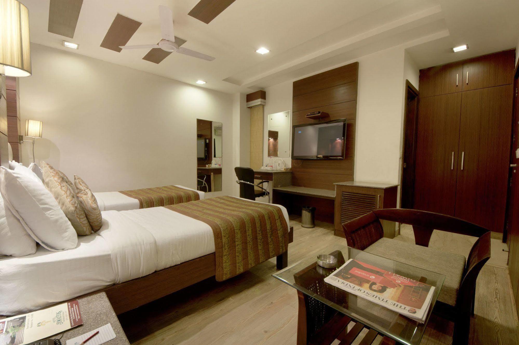 Hotel Amaltas International - Delhi-16 New Delhi Ngoại thất bức ảnh