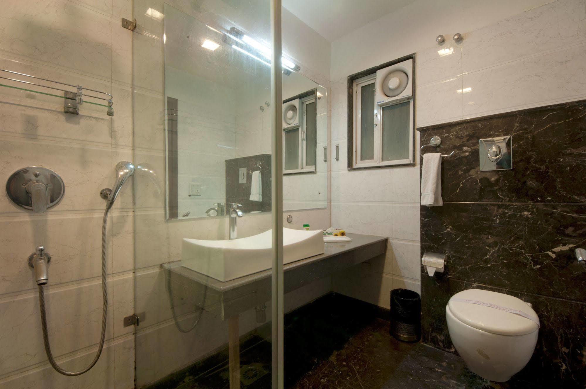 Hotel Amaltas International - Delhi-16 New Delhi Ngoại thất bức ảnh