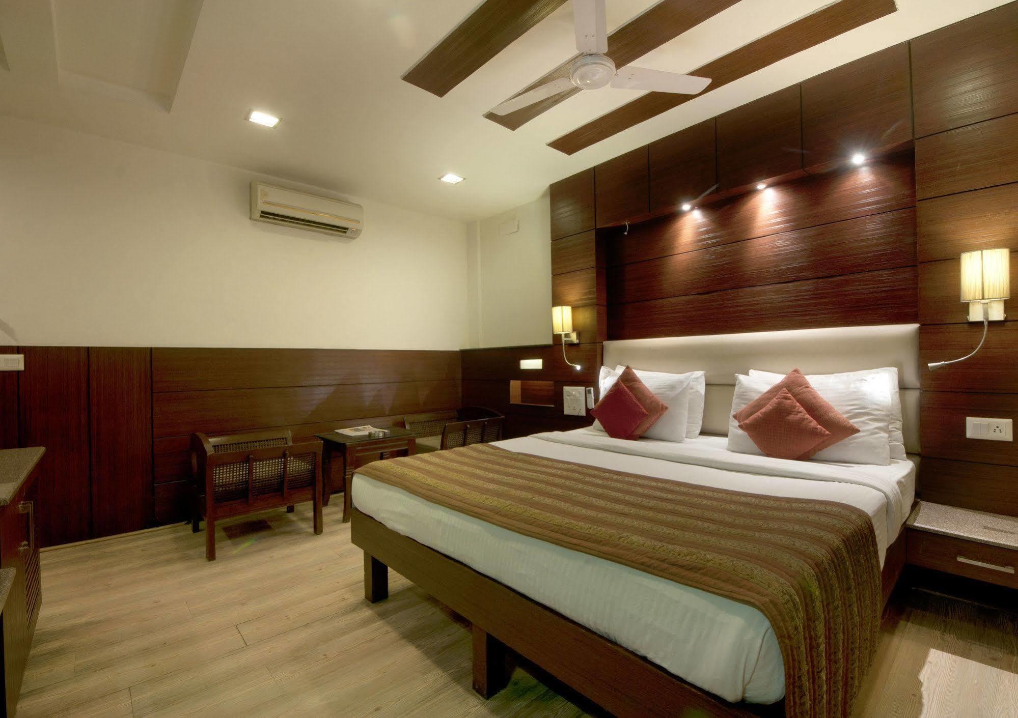 Hotel Amaltas International - Delhi-16 New Delhi Ngoại thất bức ảnh