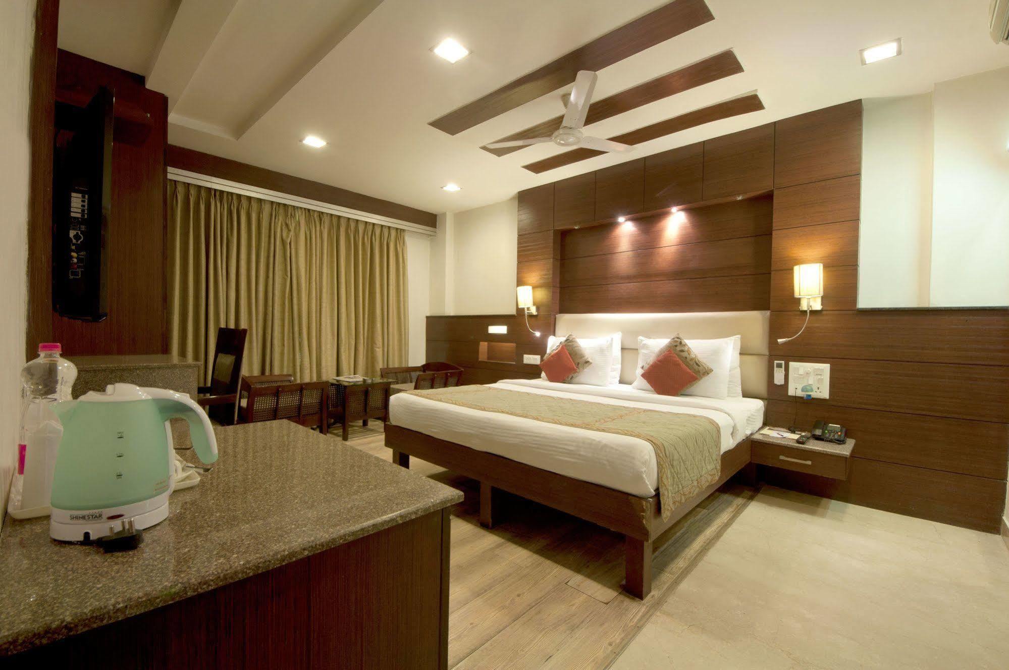 Hotel Amaltas International - Delhi-16 New Delhi Ngoại thất bức ảnh
