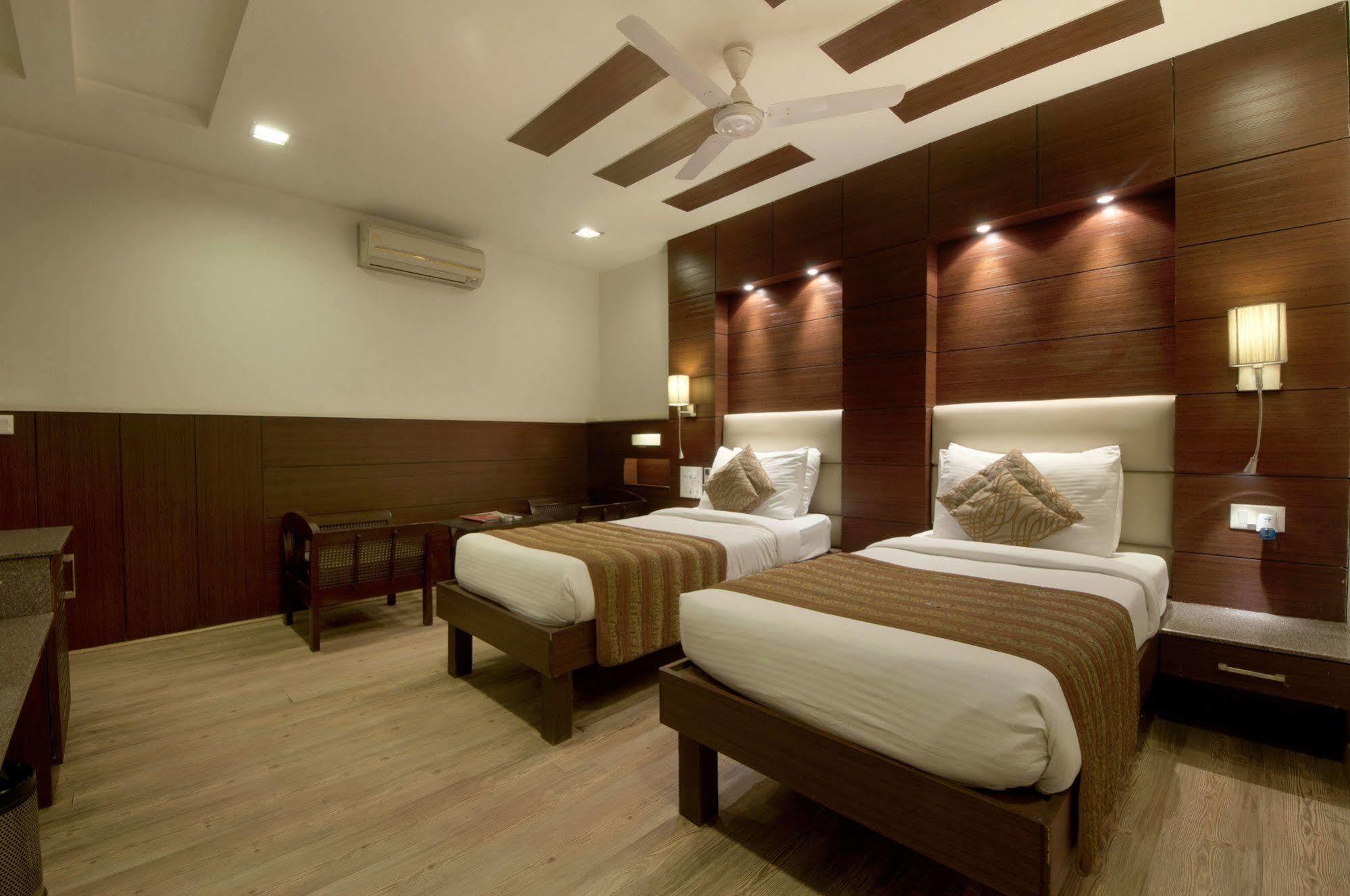 Hotel Amaltas International - Delhi-16 New Delhi Ngoại thất bức ảnh