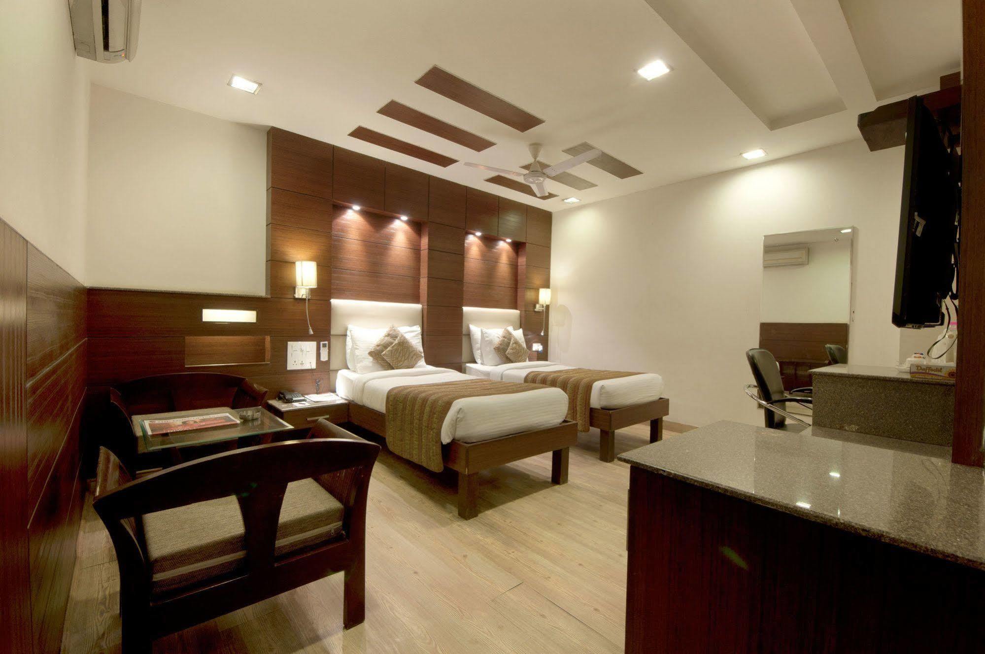 Hotel Amaltas International - Delhi-16 New Delhi Ngoại thất bức ảnh