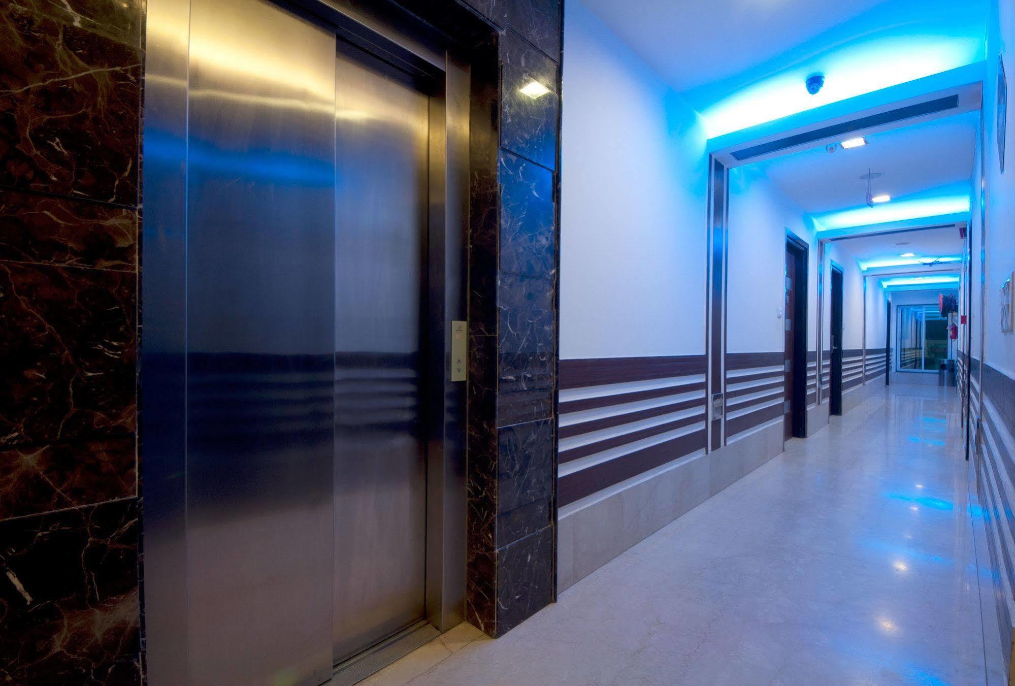 Hotel Amaltas International - Delhi-16 New Delhi Ngoại thất bức ảnh