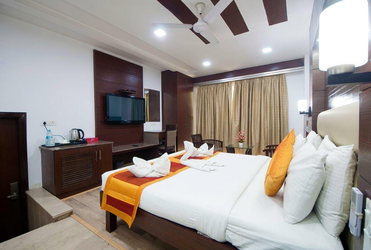 Hotel Amaltas International - Delhi-16 New Delhi Ngoại thất bức ảnh